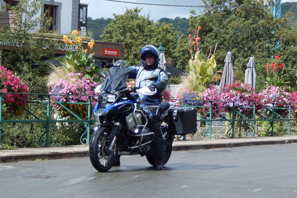 Motorrijbewijspoint Zaandam examengarantie AVB en AVD